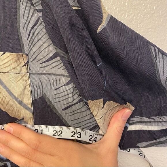 Tommy Bahama vintage 100% Silk navy blue Hawaiian Tropical button up Shirt -L - Picture 4 of 9